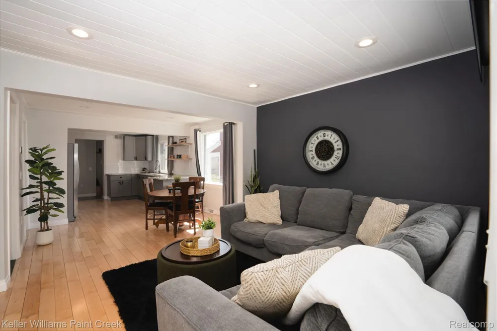 21414 Westview Avenue Royal Oak Charter Township, MI 48220