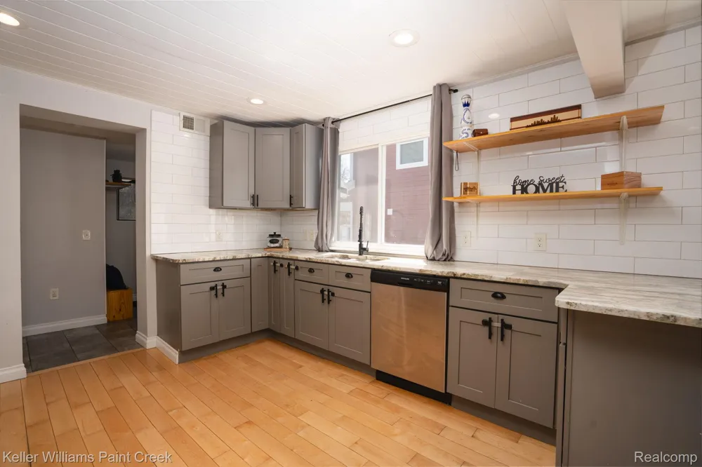 21414 Westview Avenue Royal Oak Charter Township, MI 48220