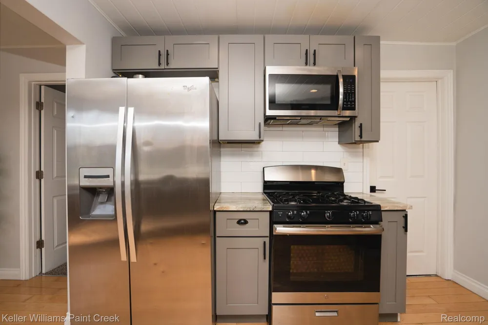 21414 Westview Avenue Royal Oak Charter Township, MI 48220