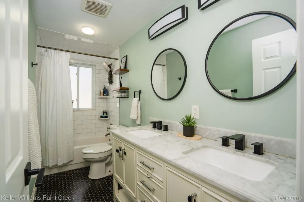 21414 Westview Avenue Royal Oak Charter Township, MI 48220