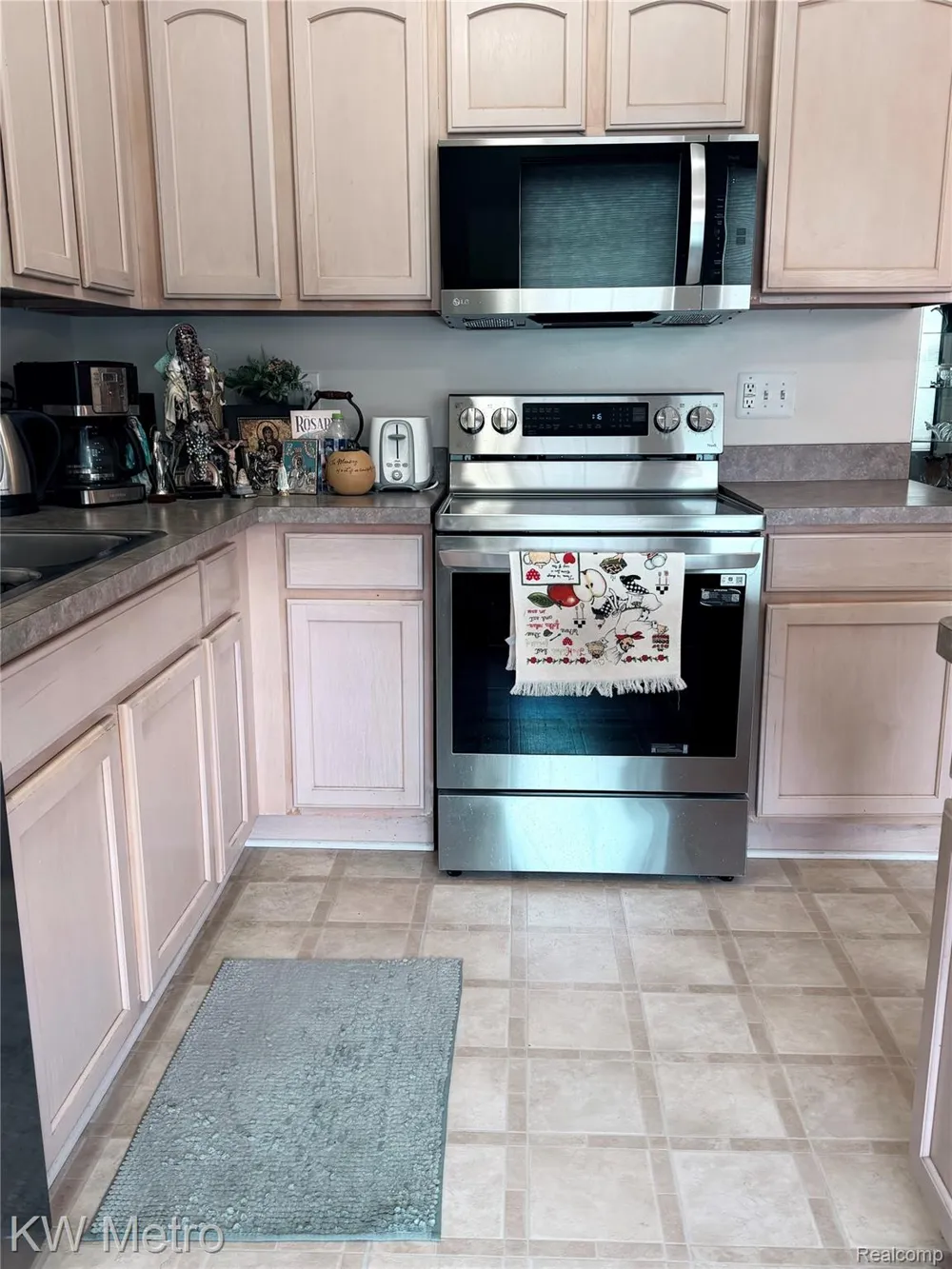 25409 Saint James Southfield City, MI 48075