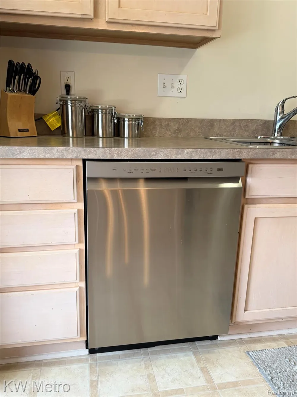 25409 Saint James Southfield City, MI 48075