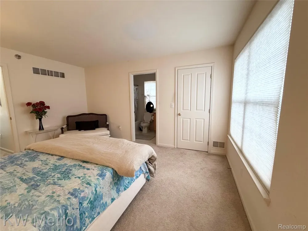 25409 Saint James Southfield City, MI 48075