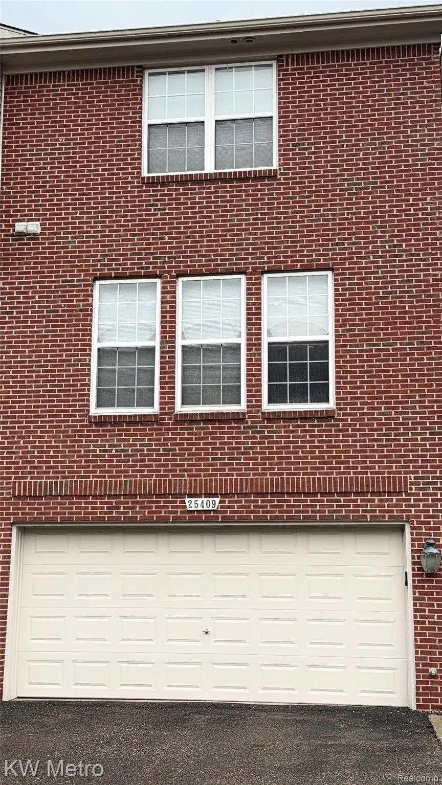 25409 Saint James Southfield City, MI 48075