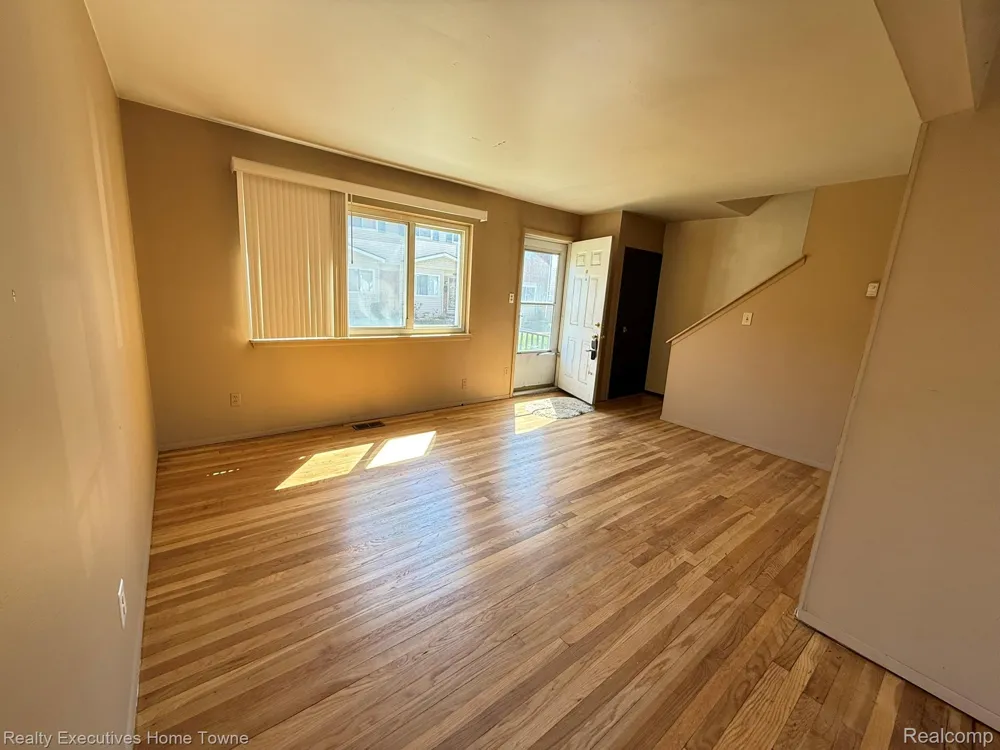 25968 Jeanette Roseville City, MI 48066