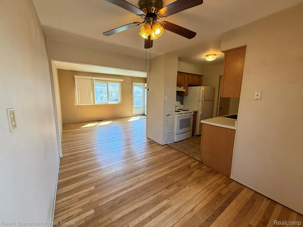 25968 Jeanette Roseville City, MI 48066