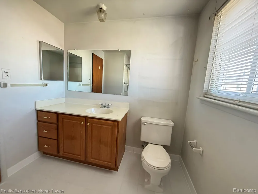 25968 Jeanette Roseville City, MI 48066