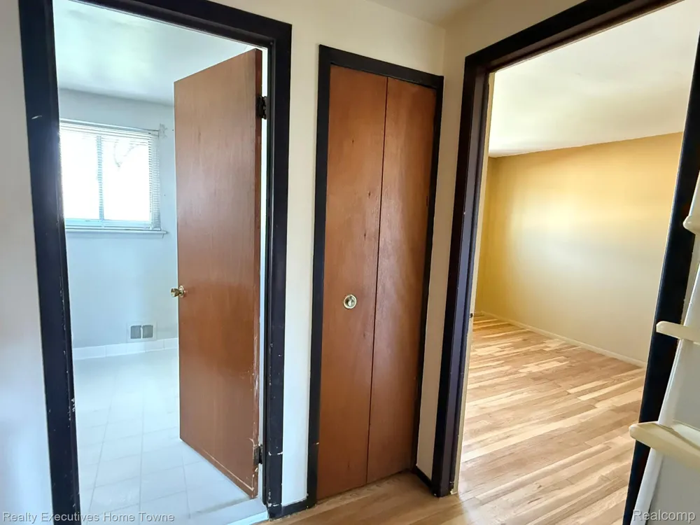 25968 Jeanette Roseville City, MI 48066