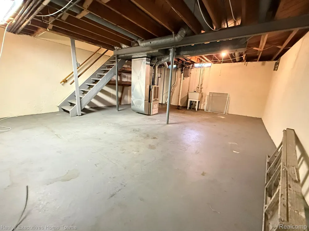 25968 Jeanette Roseville City, MI 48066