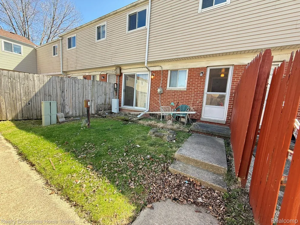 25968 Jeanette Roseville City, MI 48066