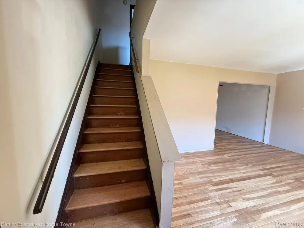 25968 Jeanette Roseville City, MI 48066