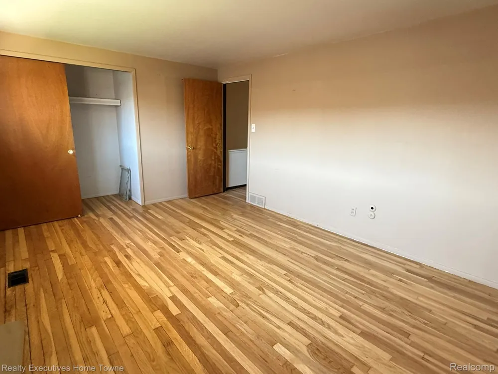25968 Jeanette Roseville City, MI 48066