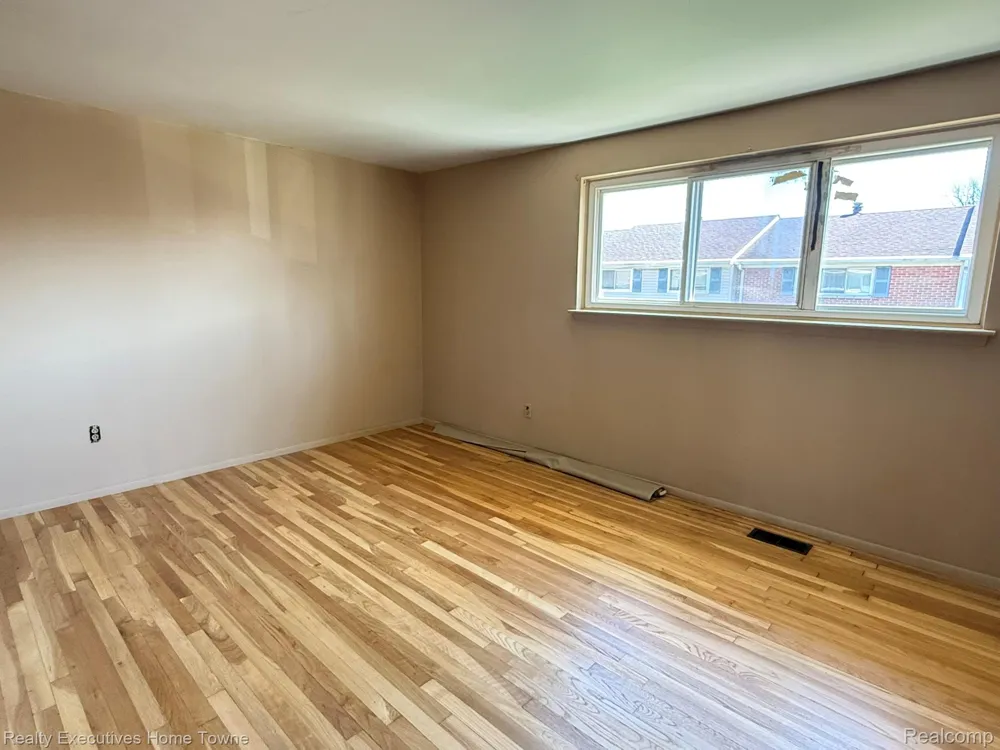 25968 Jeanette Roseville City, MI 48066