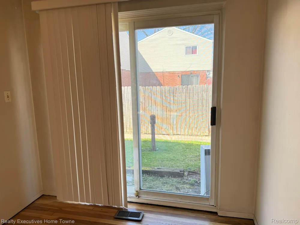 25968 Jeanette Roseville City, MI 48066