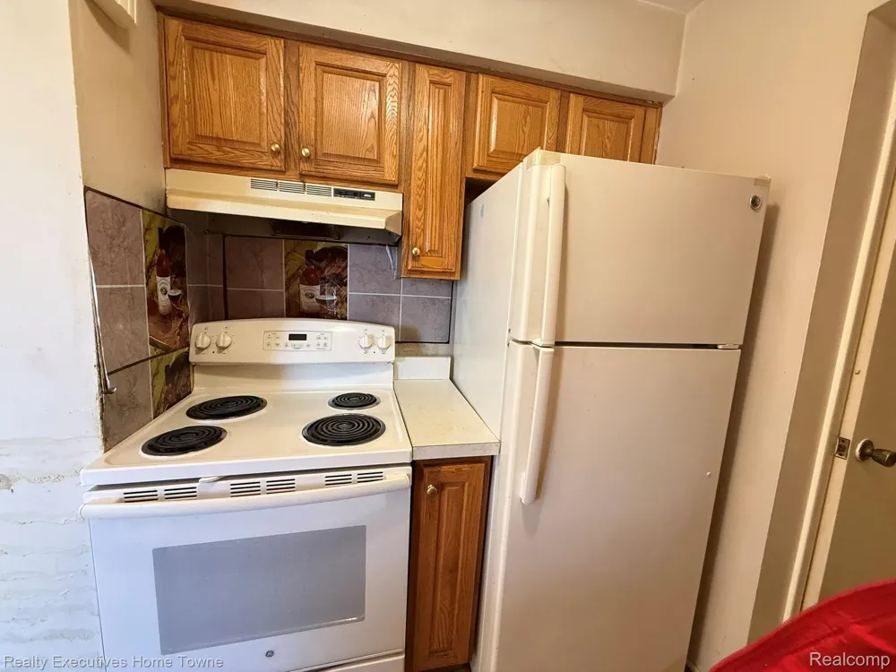 25968 Jeanette Roseville City, MI 48066