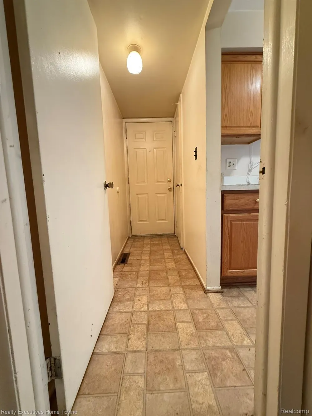 25968 Jeanette Roseville City, MI 48066