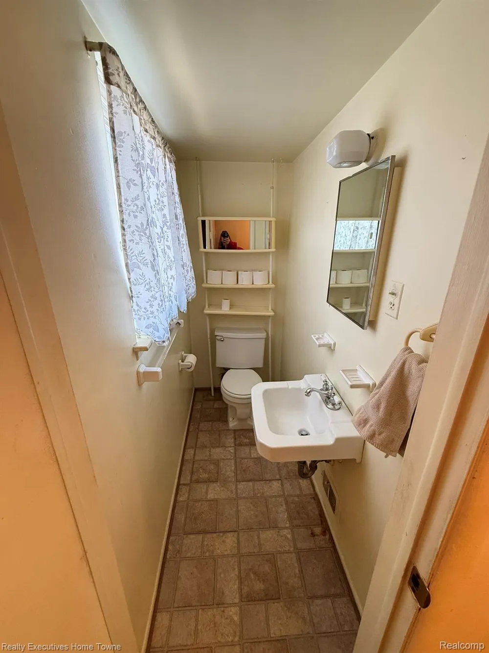 25968 Jeanette Roseville City, MI 48066