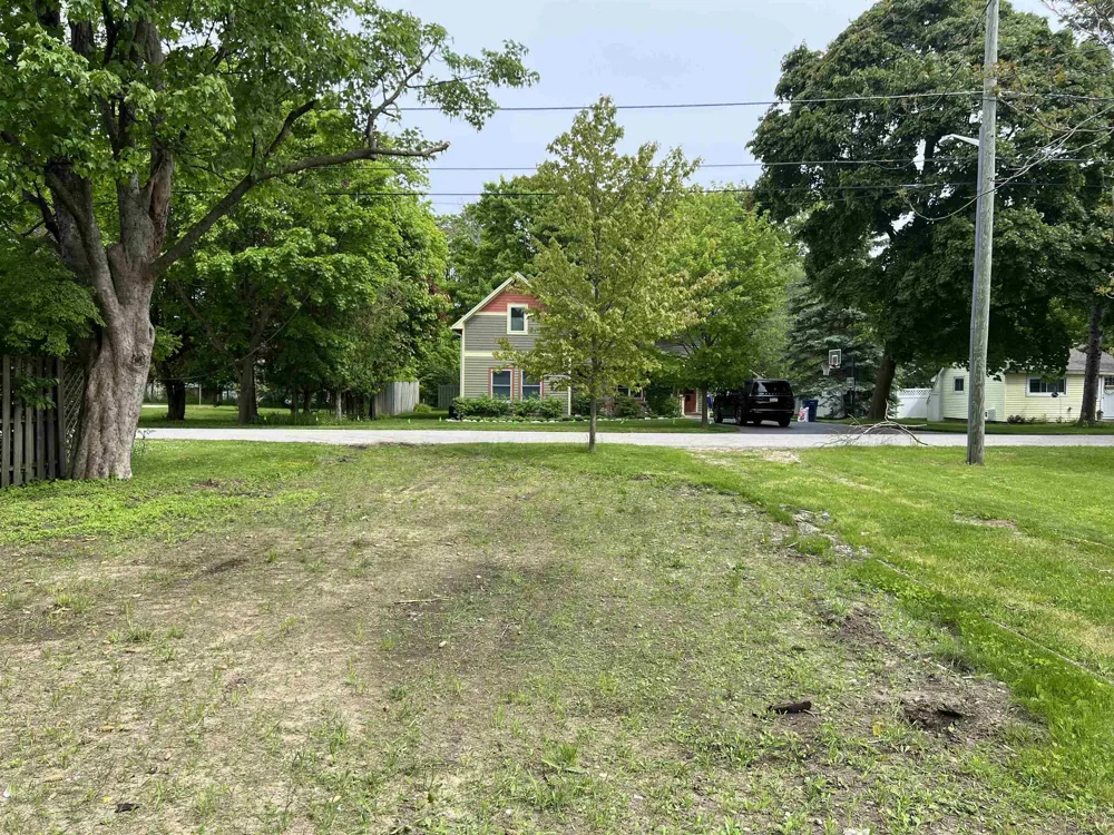 406 W Lincoln Avenue Charlevoix Township, MI 49720