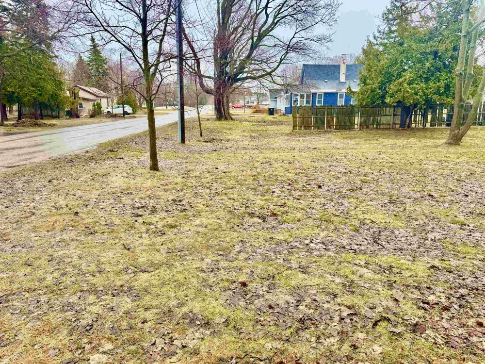 406 W Lincoln Avenue Charlevoix Township, MI 49720