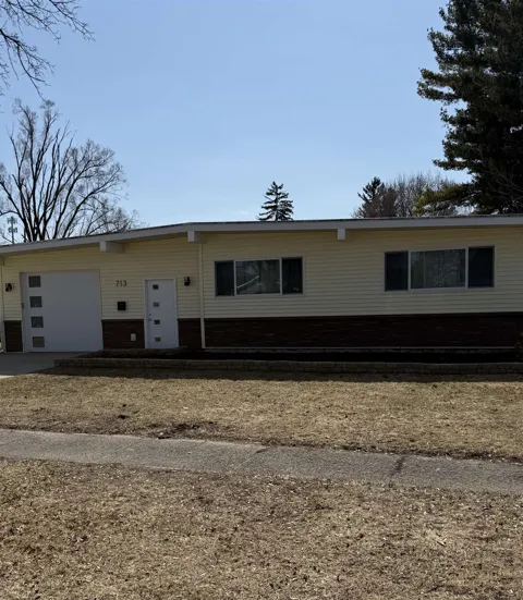713 W Lincoln