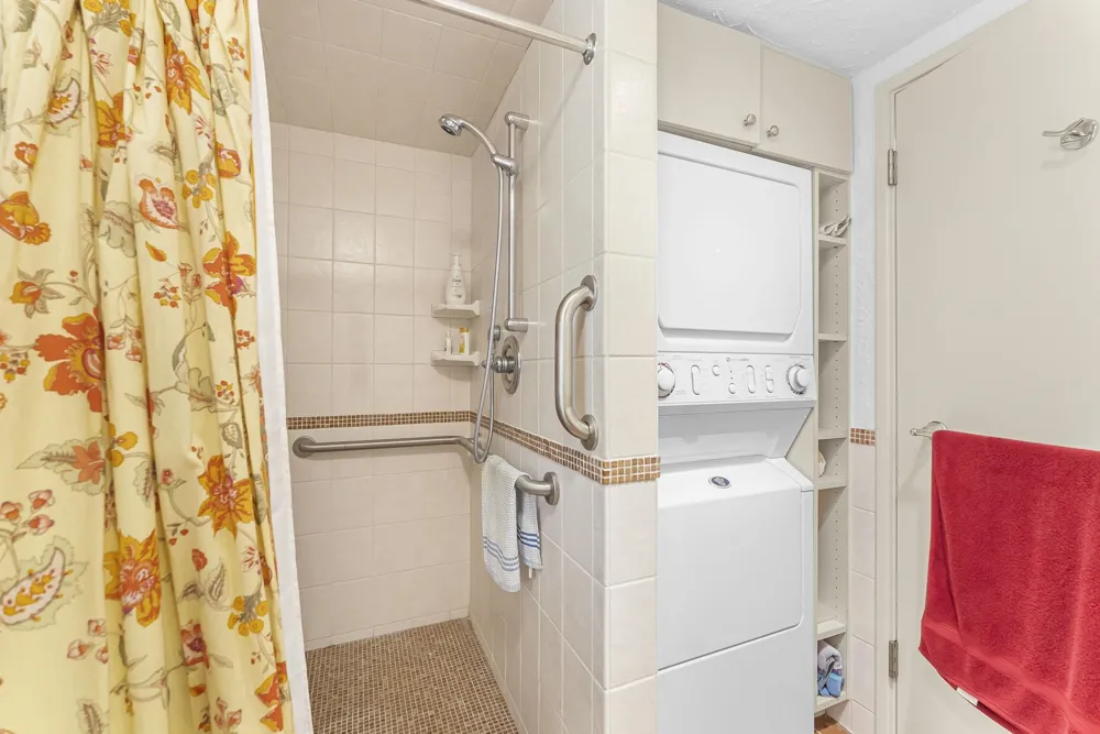 6644 Peninsula Drive Peninsula Township, MI 49686