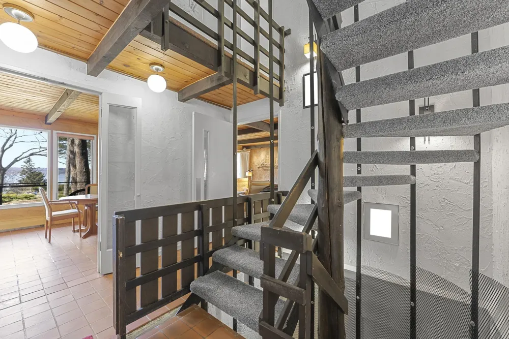 6644 Peninsula Drive Peninsula Township, MI 49686