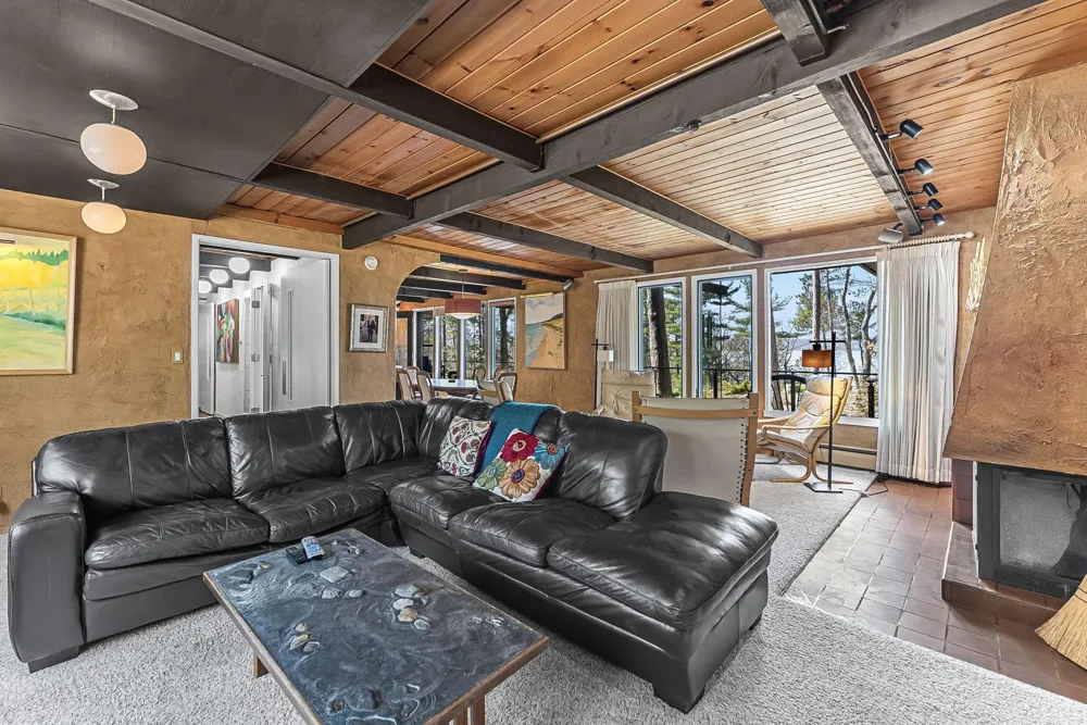 6644 Peninsula Drive Peninsula Township, MI 49686