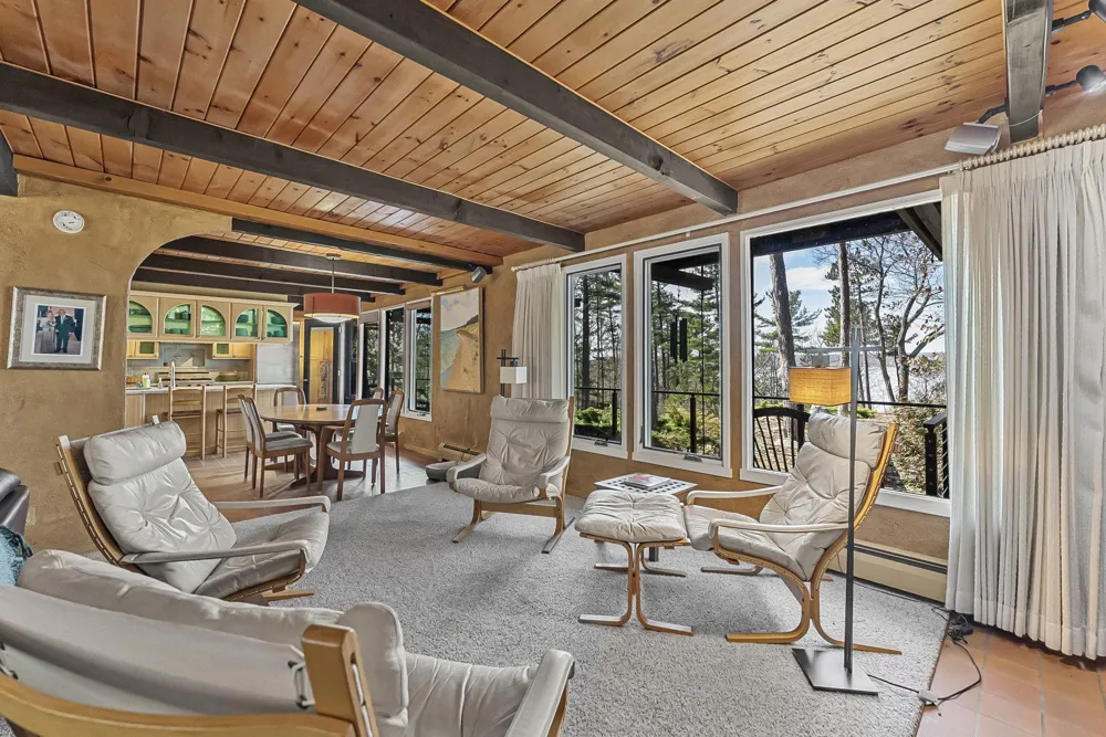 6644 Peninsula Drive Peninsula Township, MI 49686