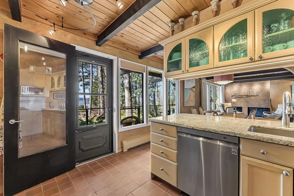 6644 Peninsula Drive Peninsula Township, MI 49686