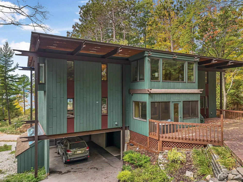 6644 Peninsula Drive Peninsula Township, MI 49686
