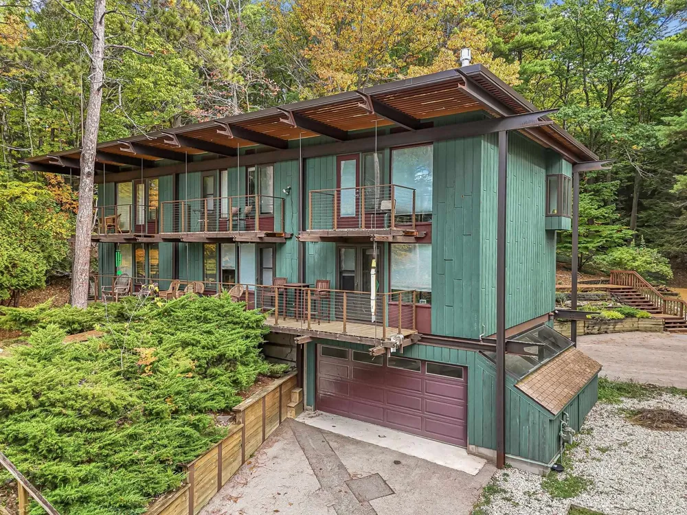 6644 Peninsula Drive Peninsula Township, MI 49686