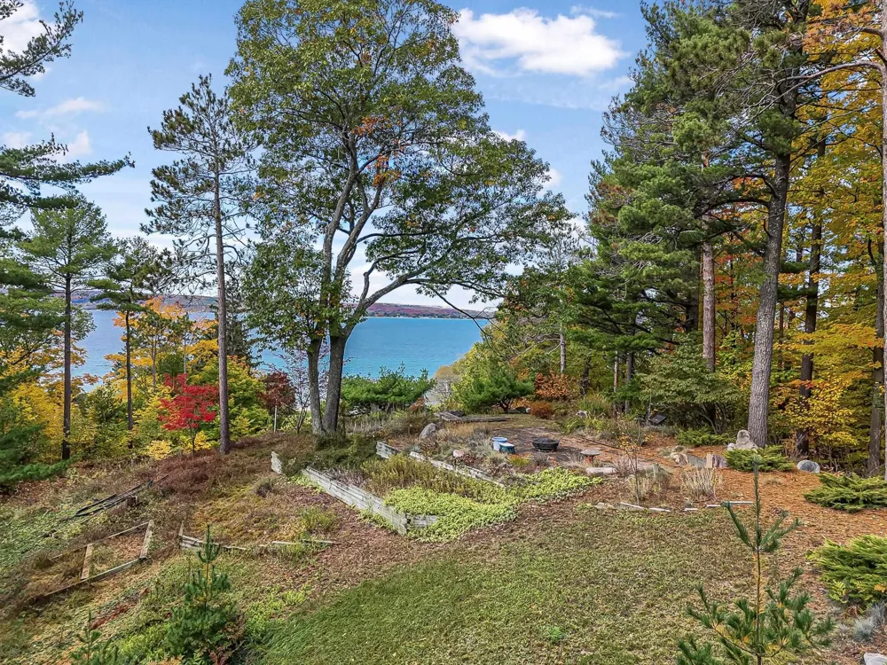 6644 Peninsula Drive Peninsula Township, MI 49686