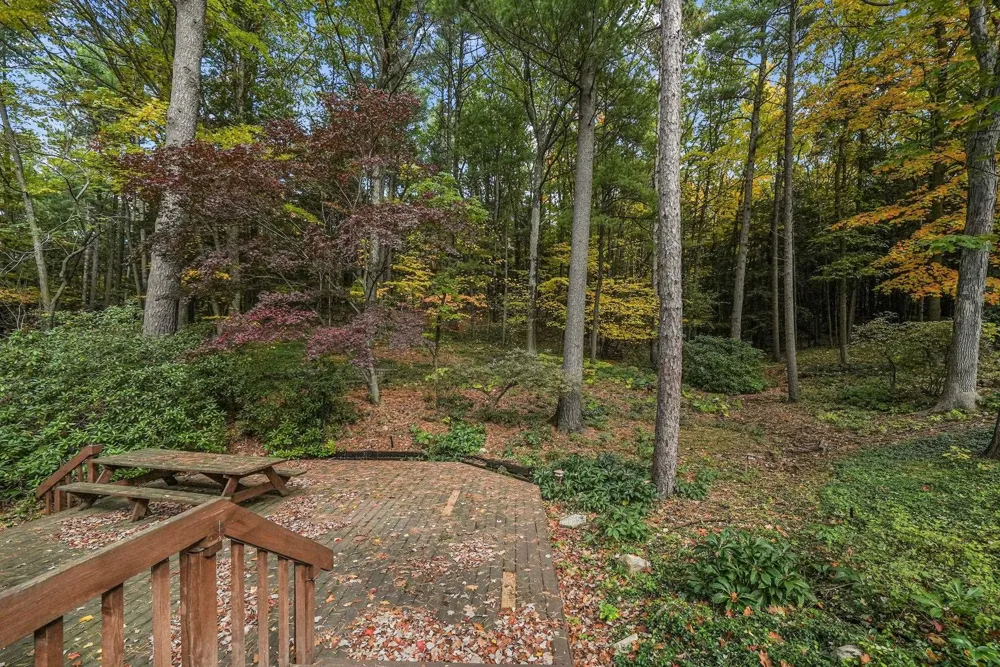 6644 Peninsula Drive Peninsula Township, MI 49686
