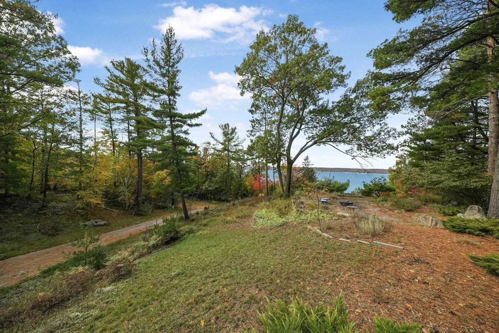 6644 Peninsula Drive Peninsula Township, MI 49686