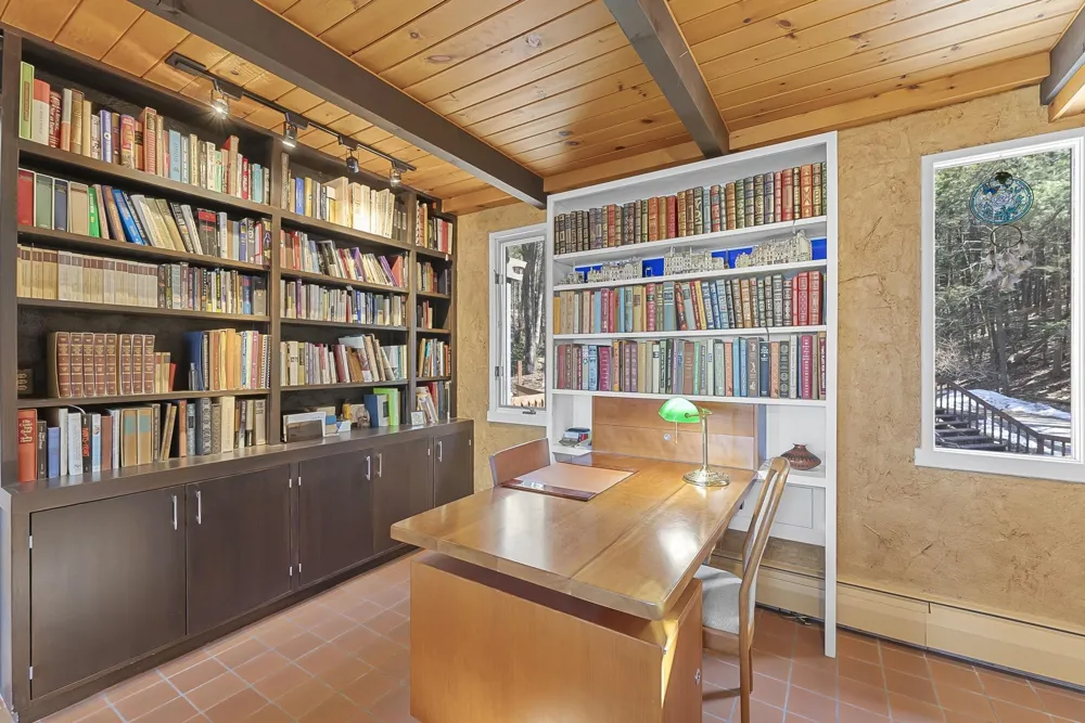 6644 Peninsula Drive Peninsula Township, MI 49686