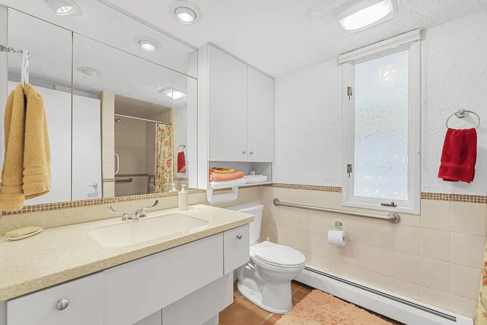 6644 Peninsula Drive Peninsula Township, MI 49686
