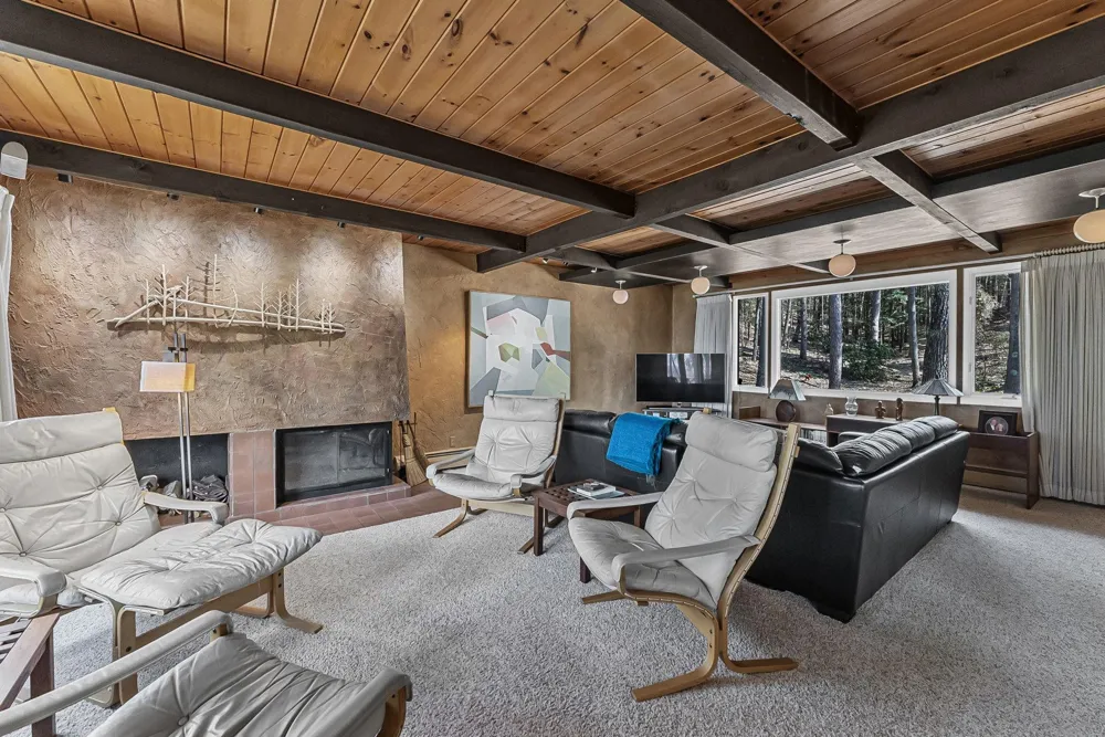 6644 Peninsula Drive Peninsula Township, MI 49686