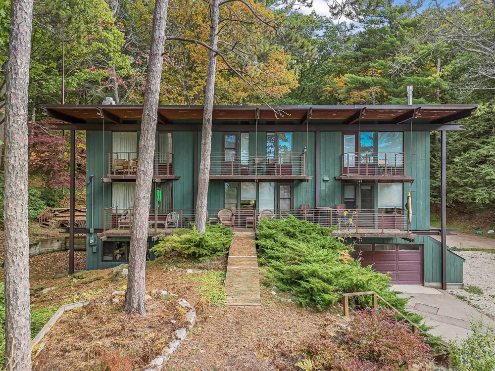 6644 Peninsula Drive Peninsula Township, MI 49686