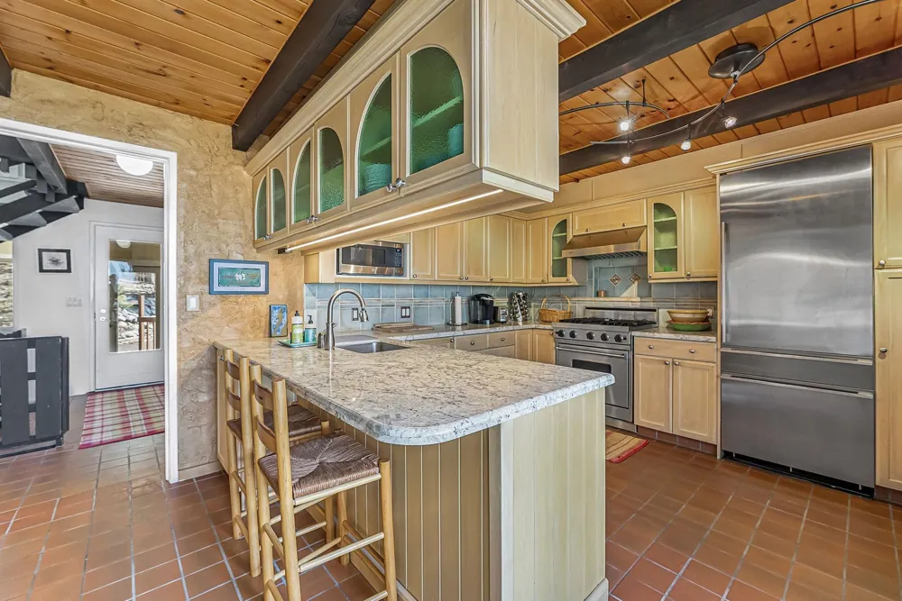 6644 Peninsula Drive Peninsula Township, MI 49686