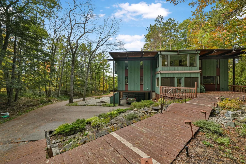 6644 Peninsula Drive Peninsula Township, MI 49686
