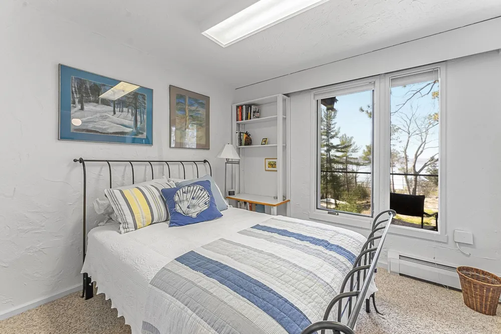 6644 Peninsula Drive Peninsula Township, MI 49686
