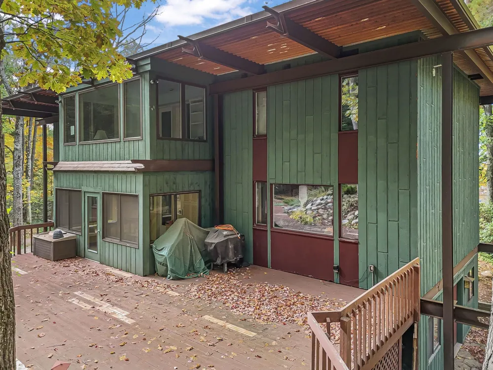 6644 Peninsula Drive Peninsula Township, MI 49686