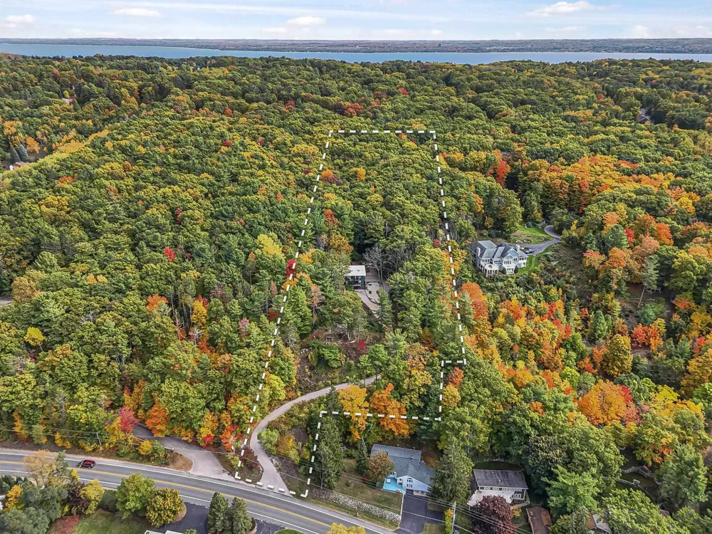 6644 Peninsula Drive Peninsula Township, MI 49686