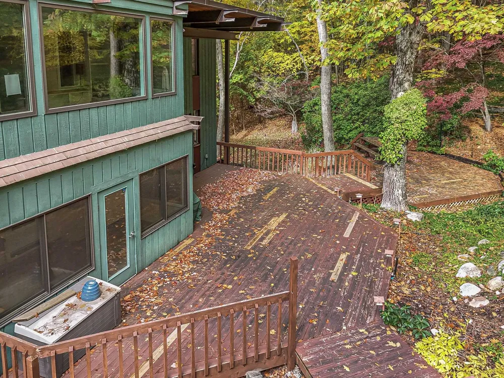 6644 Peninsula Drive Peninsula Township, MI 49686