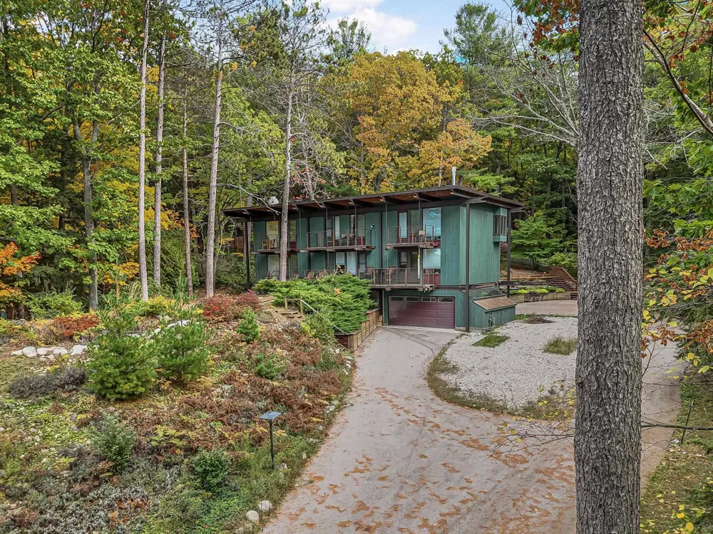 6644 Peninsula Drive Peninsula Township, MI 49686