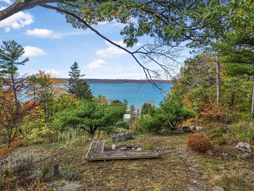 6644 Peninsula Drive Peninsula Township, MI 49686