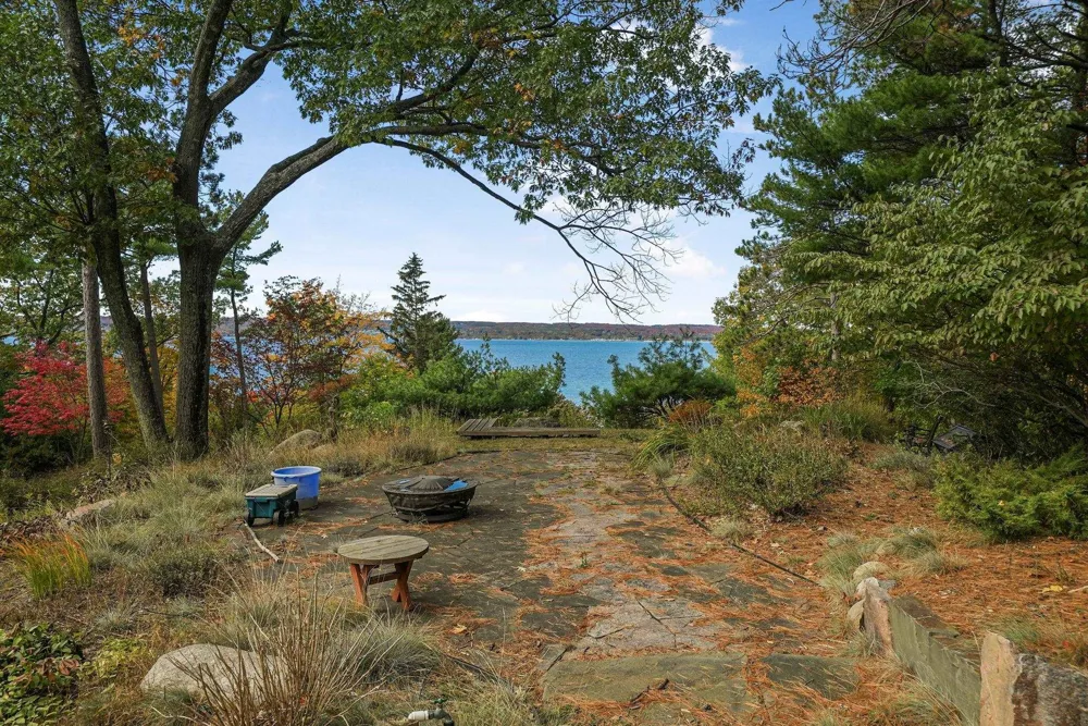 6644 Peninsula Drive Peninsula Township, MI 49686