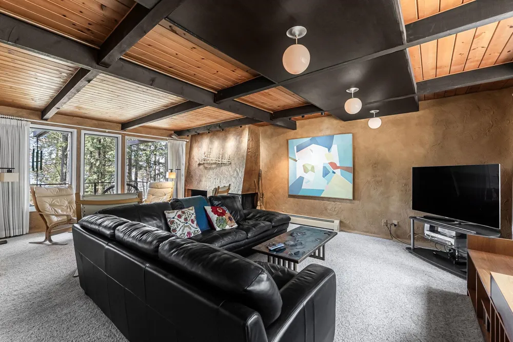 6644 Peninsula Drive Peninsula Township, MI 49686