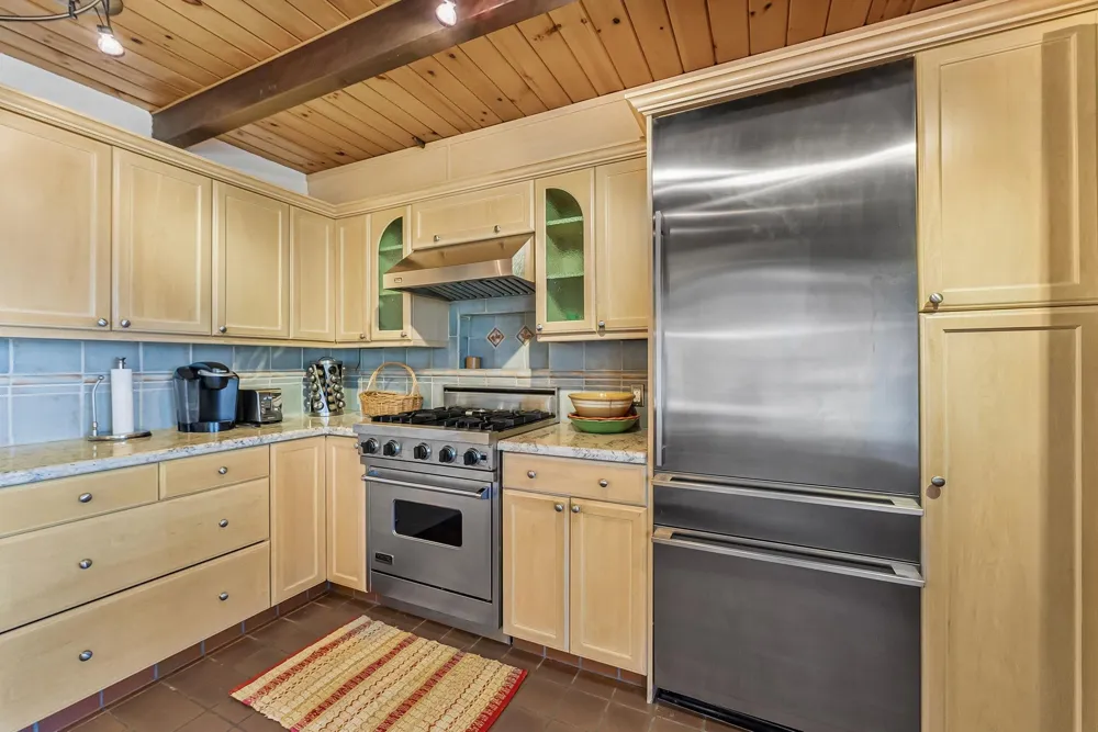 6644 Peninsula Drive Peninsula Township, MI 49686