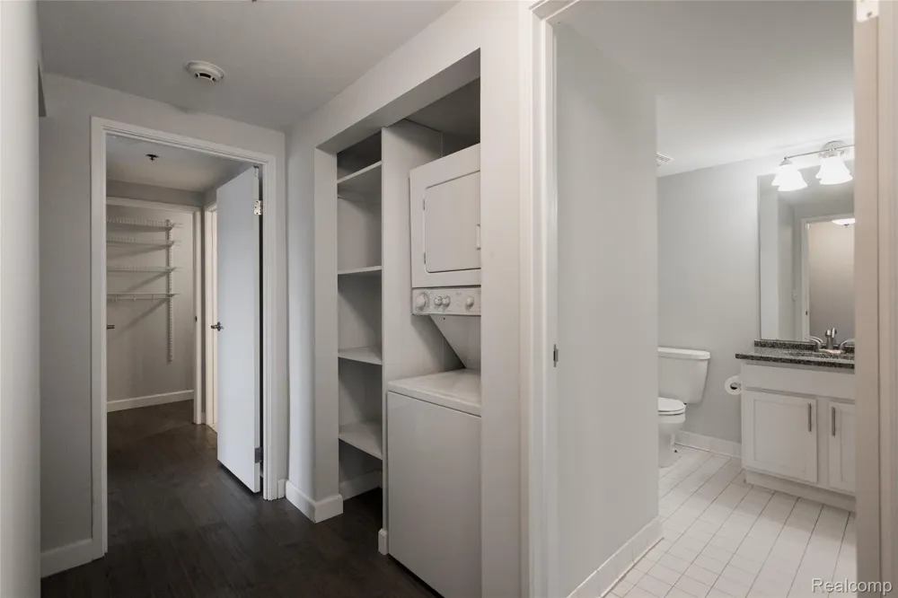 250 E Harbortown Drive #508 Detroit City, MI 48207